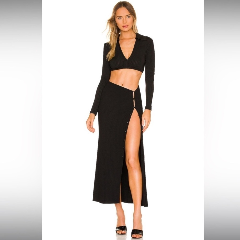Revolve H:ours Diara Button Slit Ribbed Midi Skirt Black